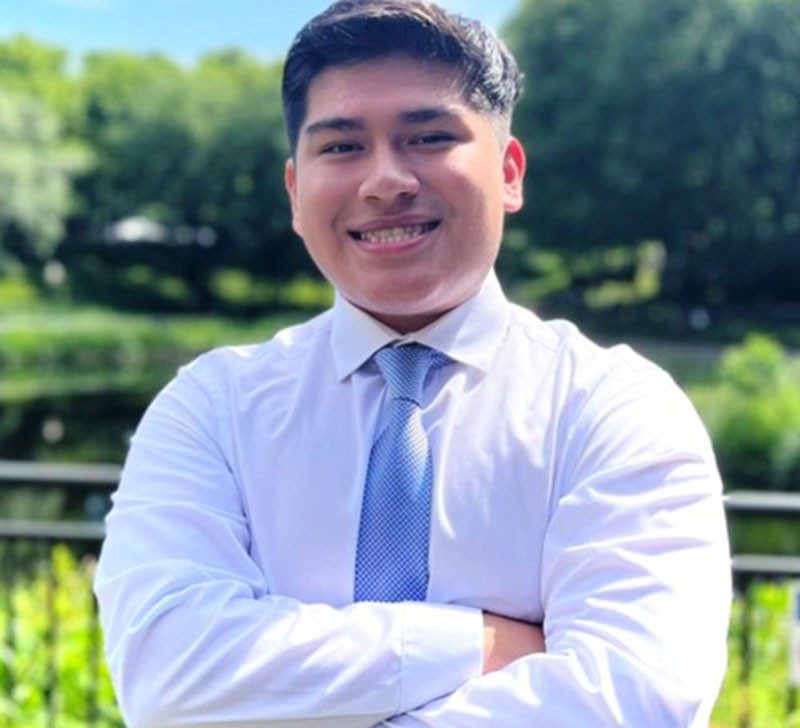 Headshot of Gabriel Palomino