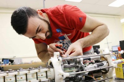 A Virginia Tech Mechanical Engineering student works in a lab.