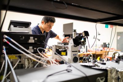 wei zhou in the lab